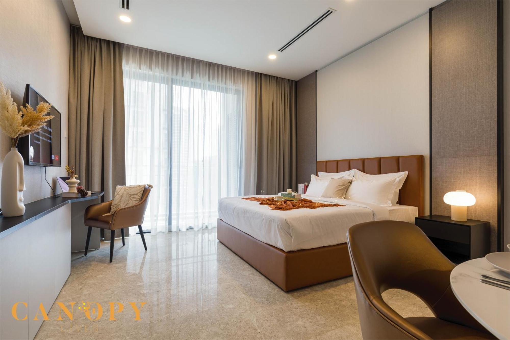 The Manor Serviced By Canopy Lives